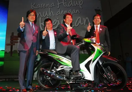 Mau tahu gambar pilihan warna Honda SupraX125 Helm-In??…monggo diintip