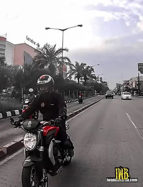 MV AGusta Brutale 675 (2)