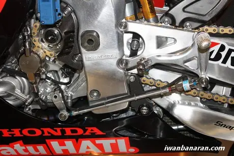 Melihat secara langsung Honda RC212V….asem, apik tenan