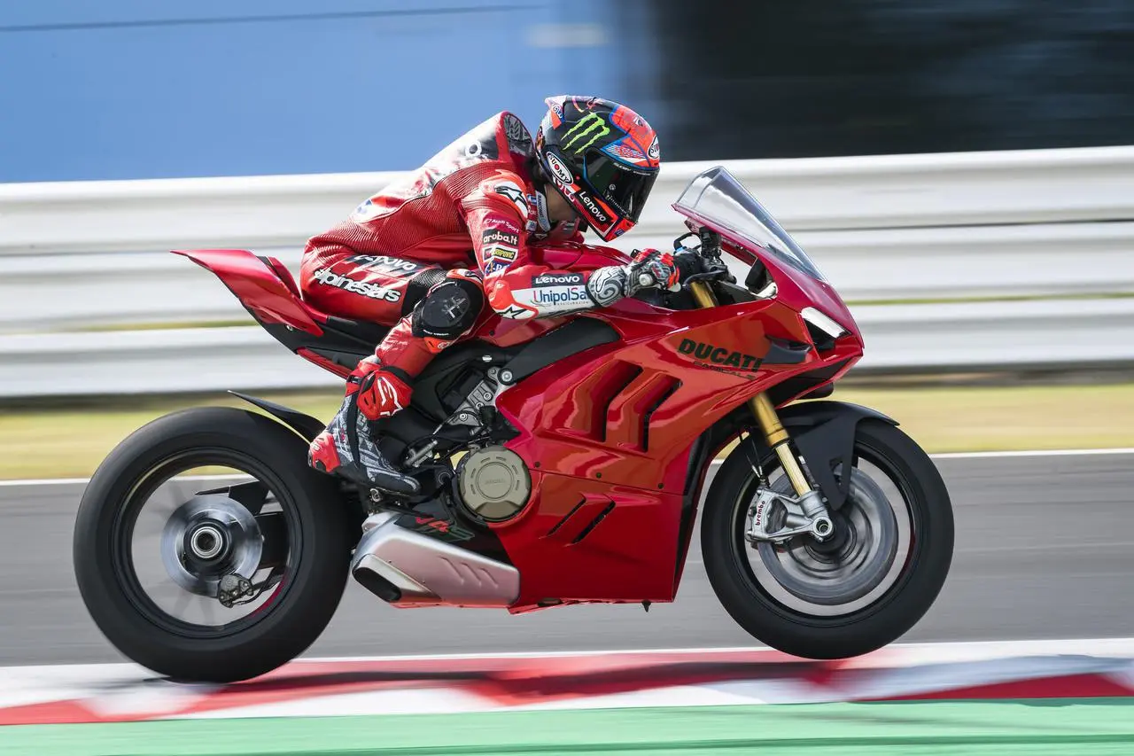 [Breaking] Ducati rilis Panigale V4 & V4S versi 2022, makin serem nih Italia !!