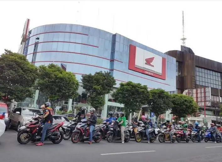 PT MPM Honda terus genjot kampanye keselamatan berkendara….supporter bonek disasar