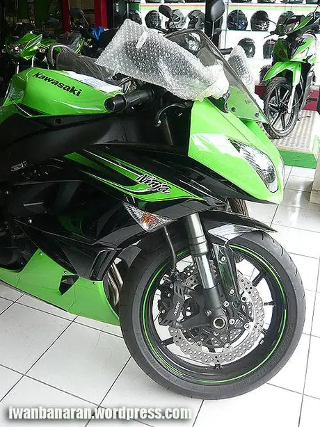 P1110427 Lho…Ninja ZX-6 sudah dijual didealer Kawasaki??