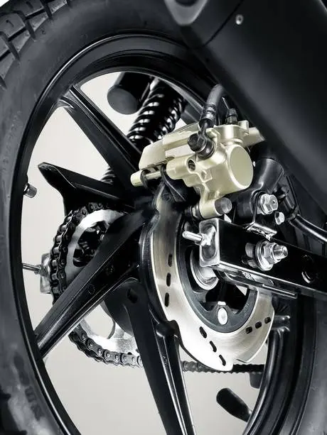 TVS RockZ kini hadir dengan Double Disc. Mantep tenan!…