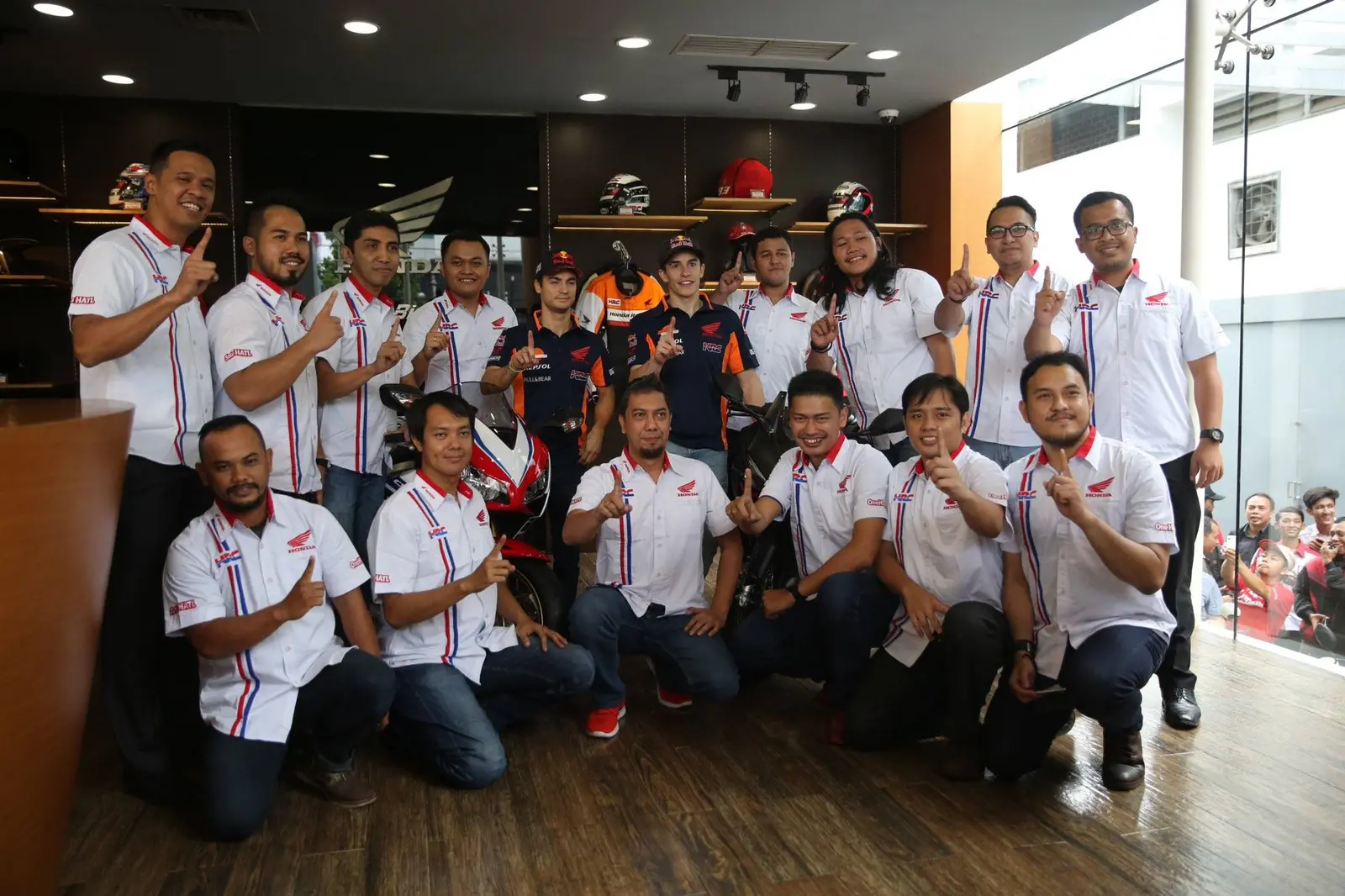 Marquez dan Pedrosa tiba di Jakarta… — tour dealer dan pabrik