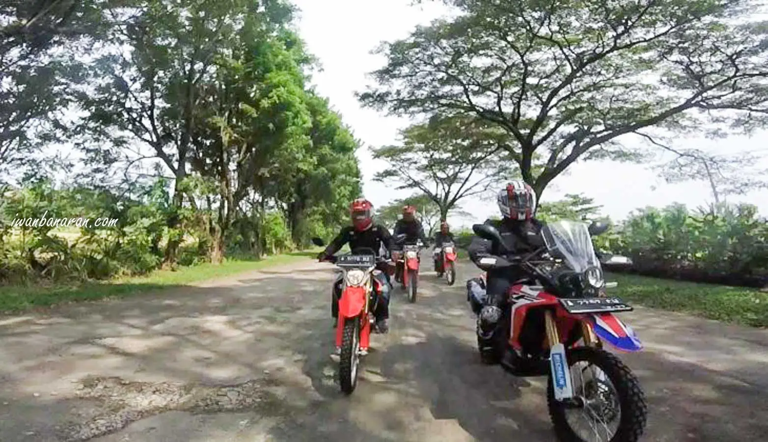 Turing Bloggers ke Tanjung Lesung nunggang Supra GTR dan CRF250 Rally