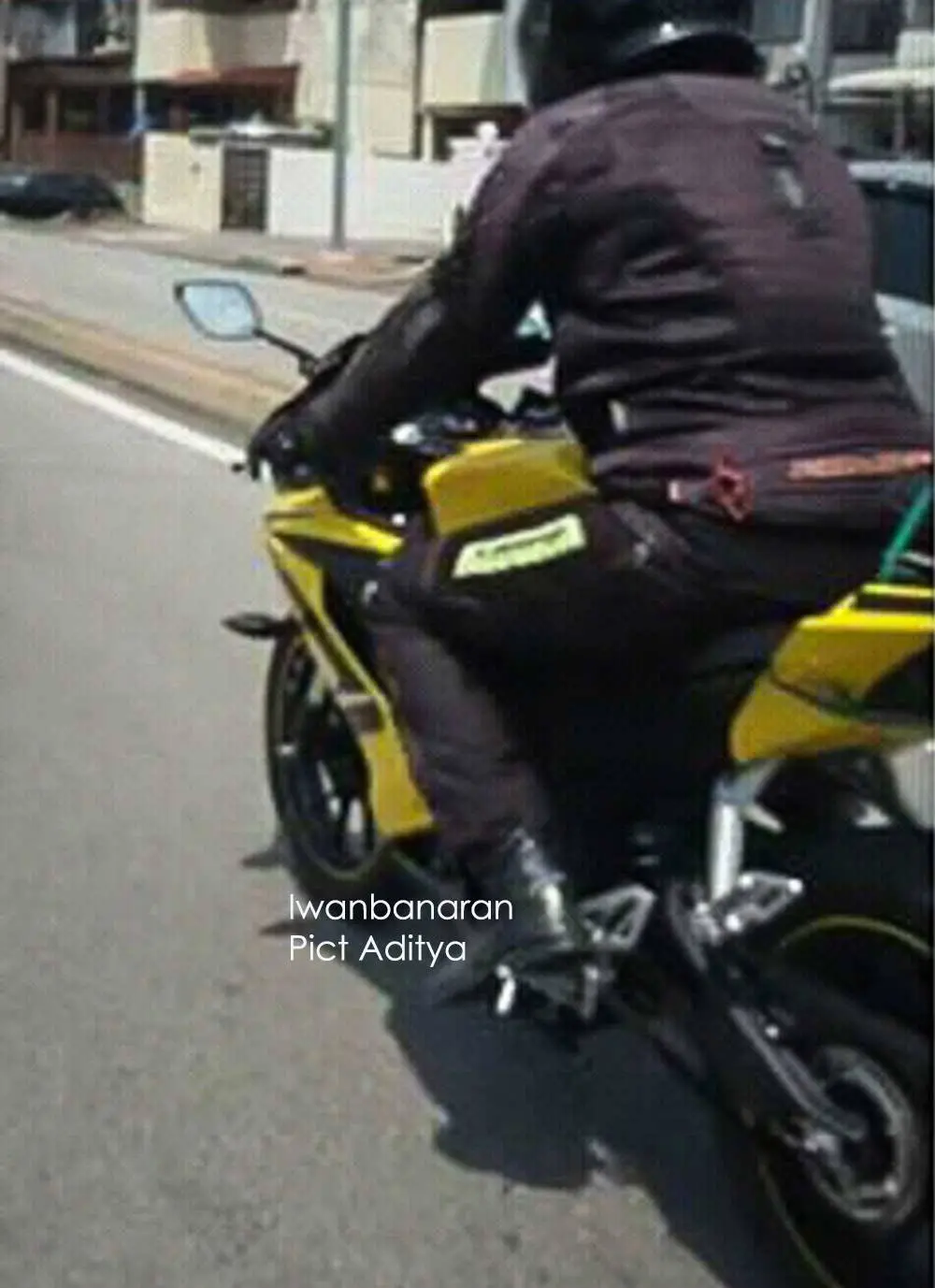 Heboh….Yamaha new R15 warna kuning sudah ada dijalanan