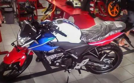 All-New-Honda-CB150R-StreetFire-RWB-650x404