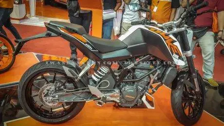 KTM Duke dan RC200 (9)