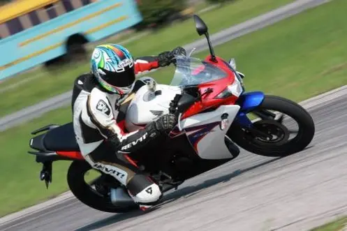 Harga new CBR150 28 juta….??