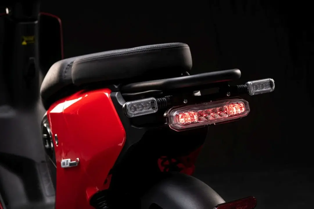 Bird Group akan meluncurkan Super Soco CUmini, motor listrik makin agresif