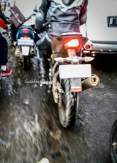 Yamaha R15 (1)