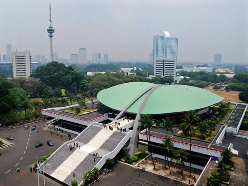 4679361_gedung_dpr_mpr Ironisnya nasib pegawai swasta… —
