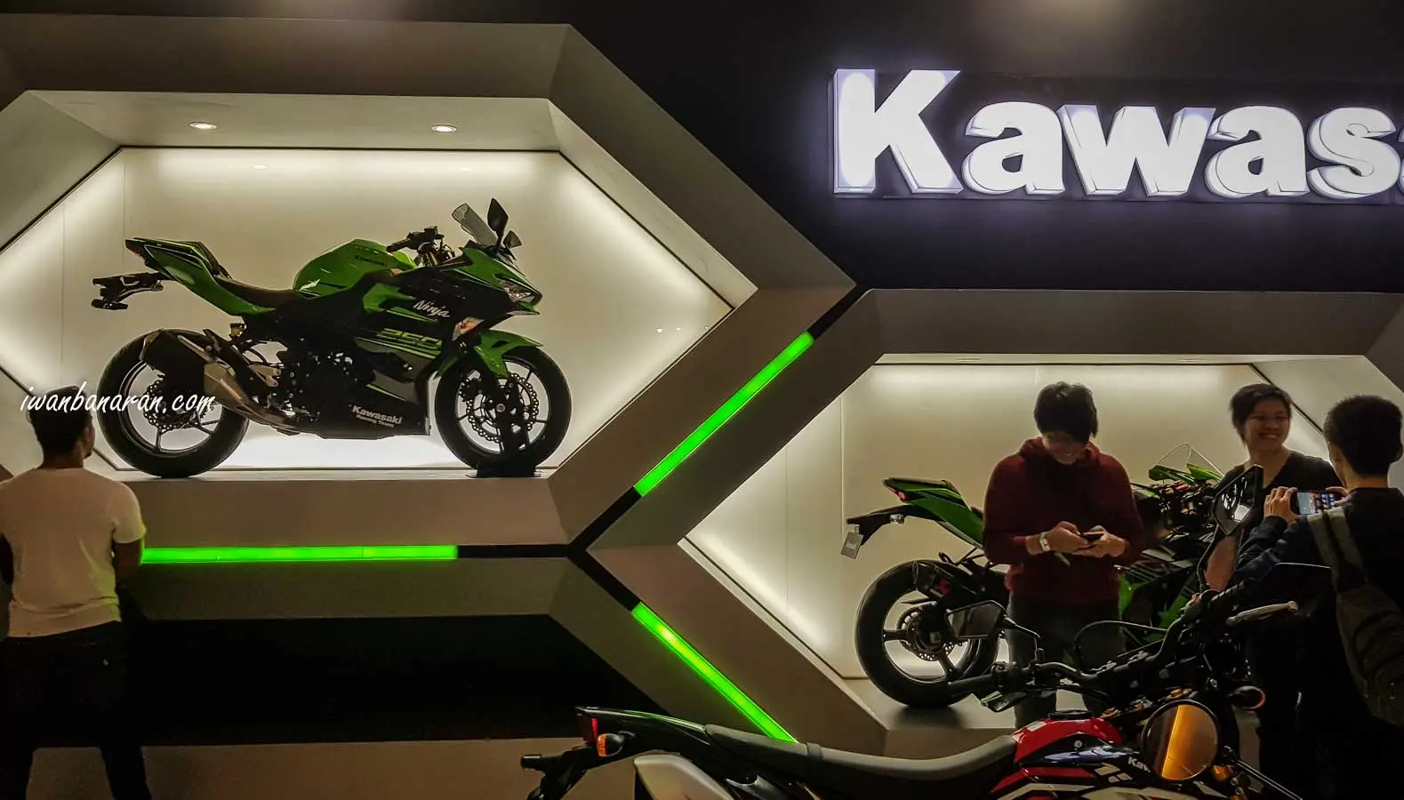 IIMS 2018 : Mengintip Booth Kawasaki, aura Ninjanya kental bangettt