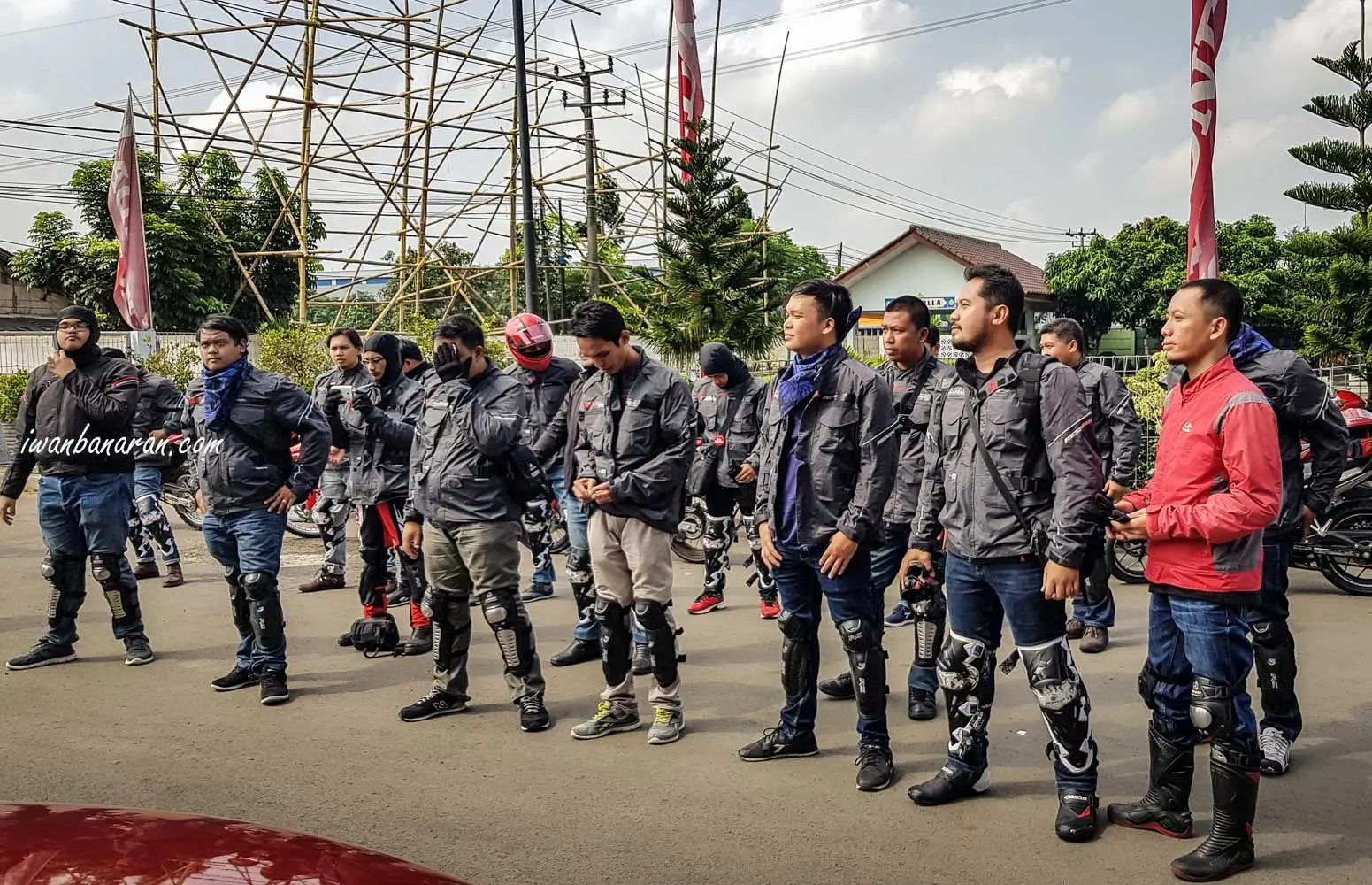 Turing Bloggers ke Tanjung Lesung nunggang Supra GTR dan CRF250 Rally