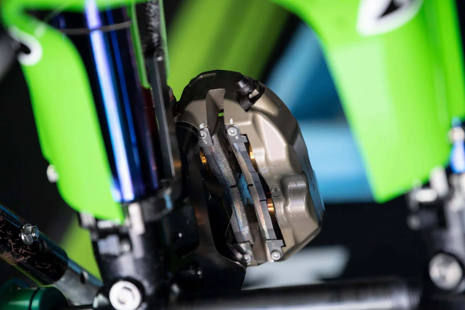Bedah Kawasaki Ninja ZX10RR versi 8 Hours yang kalahkan YZF-R1