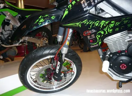 P1100026 Jika Kawasaki D’Tracker 150 dimodif… — sangarrrrr…