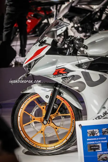 suzuki-gsx150r-19