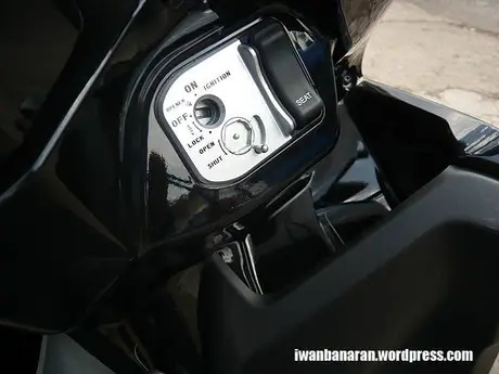 Penasaran gambar detil Honda Vario 125PGM-FI?. Monggo diintip… —