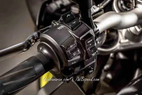 2016-Yamaha-MT-10-details-02