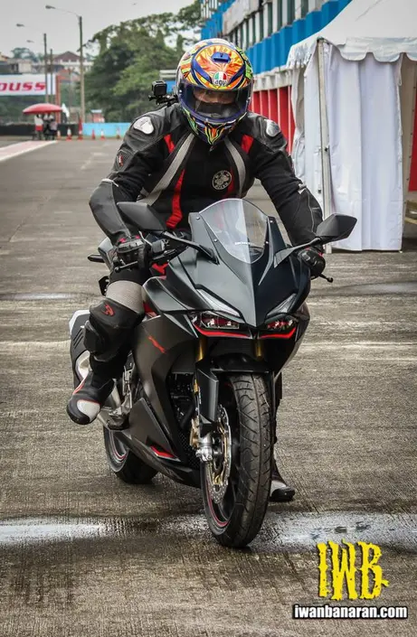all-new-cbr250rr-iwb