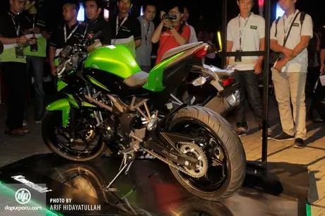 Kawasaki_Z_250_SL_003