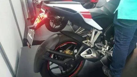 Pulsar-RS-200-White-Red-Rear