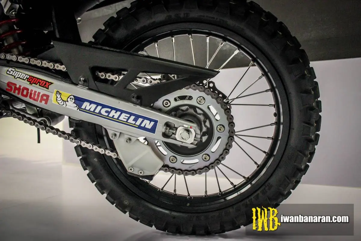 Mega gallery Honda new CRF250 Rally….USD Showa 43mm, kokoh tenan