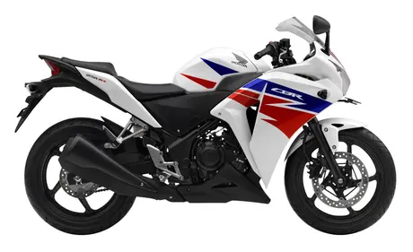 Warna baru Honda CBR 250R….sing ireng sangarrr