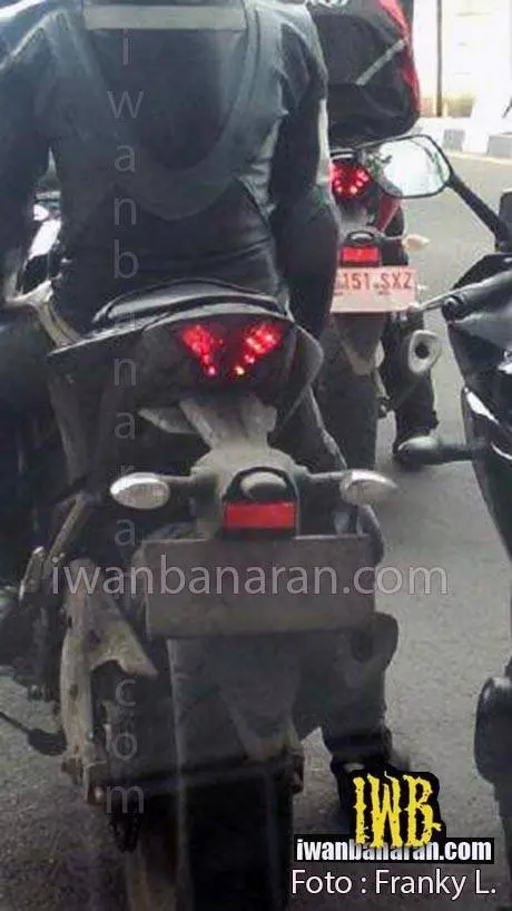 Yamaha R25 (1)