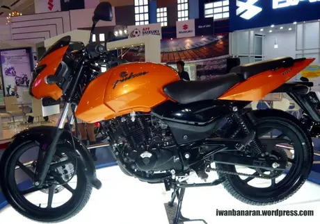 Pulsar left Wowww….Pulsar orange colour akan segera dipasarkan