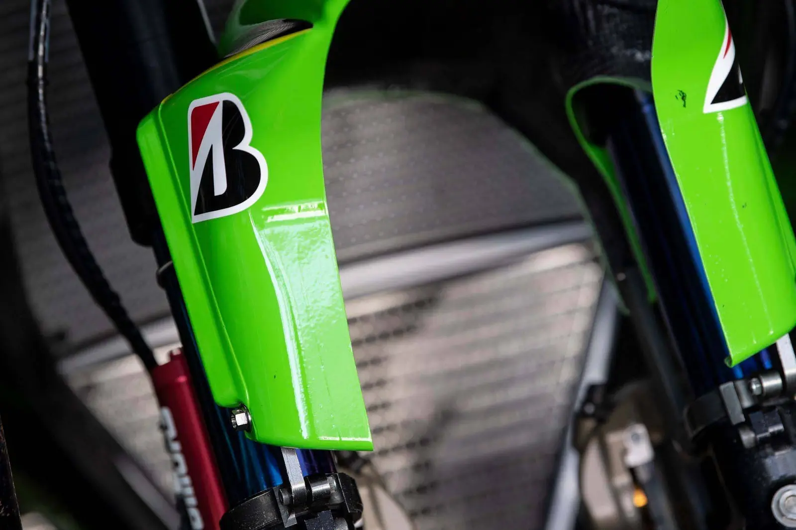 Bedah Kawasaki Ninja ZX10RR versi 8 Hours yang kalahkan YZF-R1