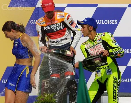 VALENTINO ROSSI AND ALEX CRIVILLE SPRAY A HOSTESS WITH CHAMPAGNE Apa kata Rossi tentang Honda NSR500??. Berikut penuturannya… —