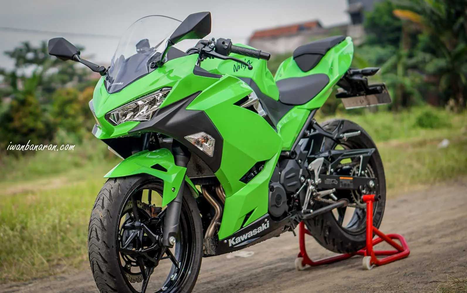 Sosok new Kawasaki Ninja 250 FI dijejali ban Michelin Road 5, makin ganteng !!