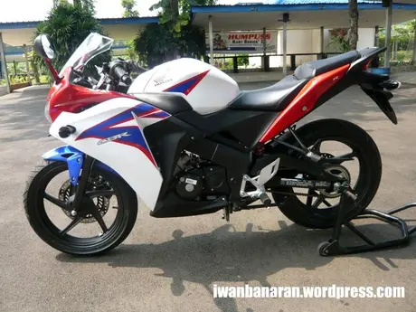 Kumpulan foto-foto CBR150r hasil jepretan diSentul….