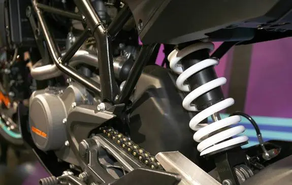 2011-ktm-125-duke-12