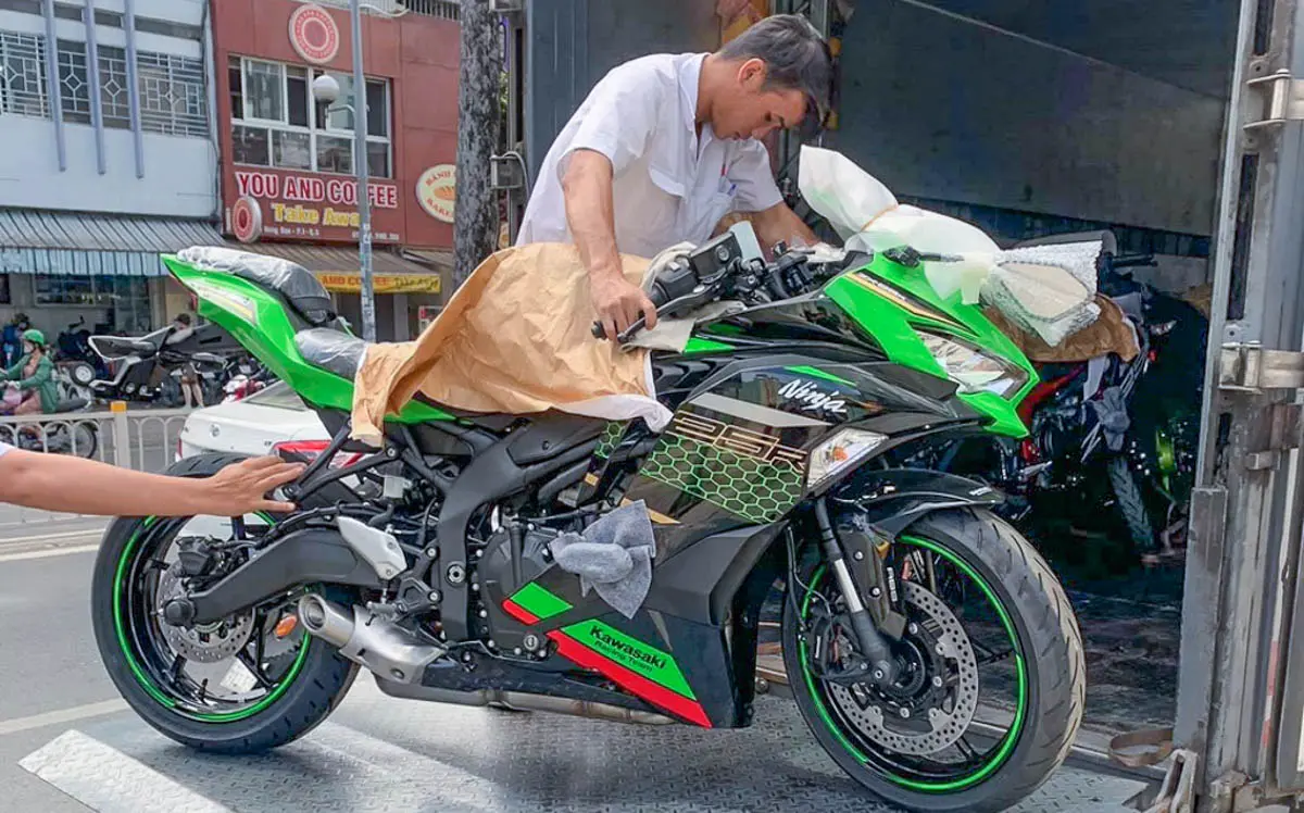 Kawasaki Ninja ZX-25R resmi masuk Vietnam, langsung diserbu cak