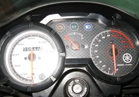 Yamaha SZ-R…siminim fitur yang laris manis! —