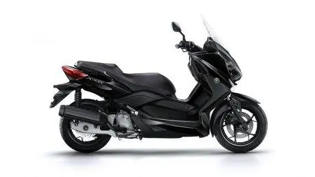 2015-Yamaha-XMAX-125-ABS-EU-Midnight-Black-Studio-002