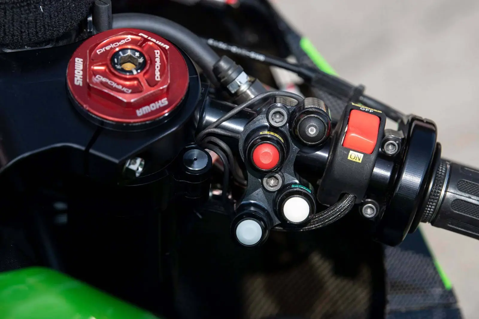 Bedah Kawasaki Ninja ZX10RR versi 8 Hours yang kalahkan YZF-R1