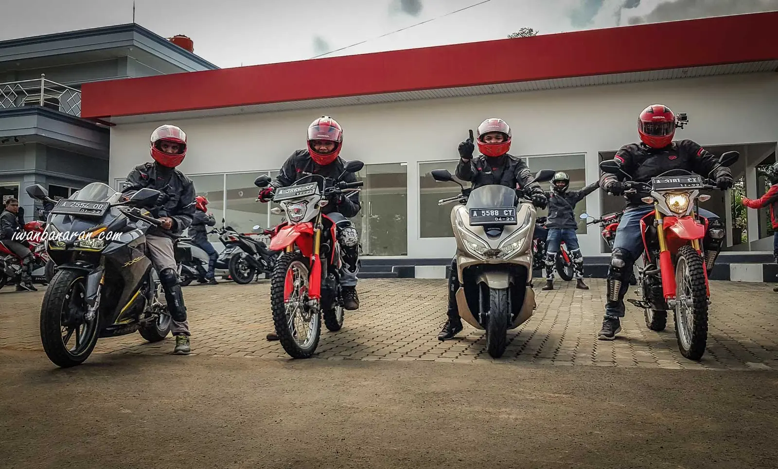 Turing Bloggers ke Tanjung Lesung nunggang Supra GTR dan CRF250 Rally