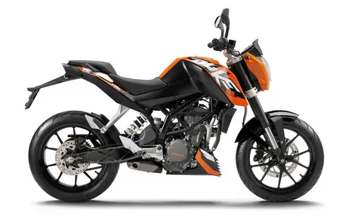 KTM 125 Duke Right Side Lebih dekat dengan KTM 125 Duke….