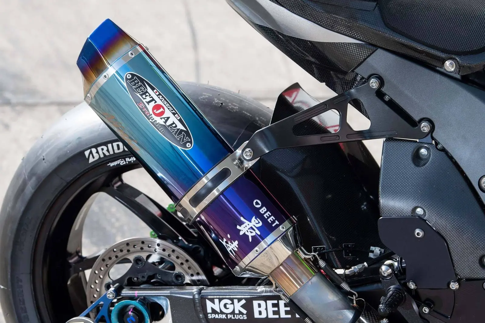 Bedah Kawasaki Ninja ZX10RR versi 8 Hours yang kalahkan YZF-R1