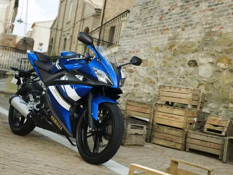 Yamaha Eropa menyediakan accesories untuk YZF R-125. Hhmm — boleh nih dicontoh pabrikan lokal…