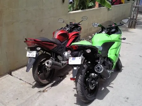 Bagaimana kalau Yamaha R15 disandingkan dengan Ninja250r?? —