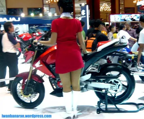 Modifikasi New Megapro….terinspirasi CB1000r. Hasilnya Mantap! —