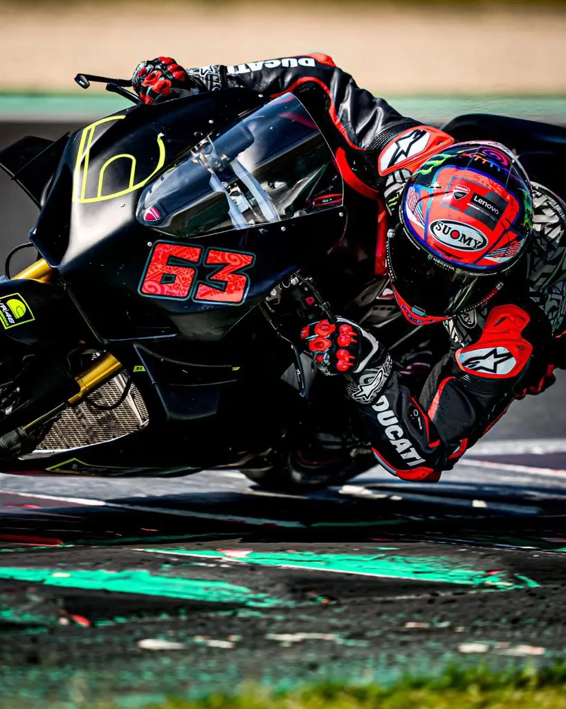 Sangar ! Di tangan Bagnaia Lap time Panigale V4S tempel Motogp Desmosedici GP20