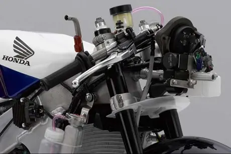 Moto3-2012-officially-unveiled-the-Honda-NSF250R2 Edan!. Power Honda NSF250R tembus 47,5hp….