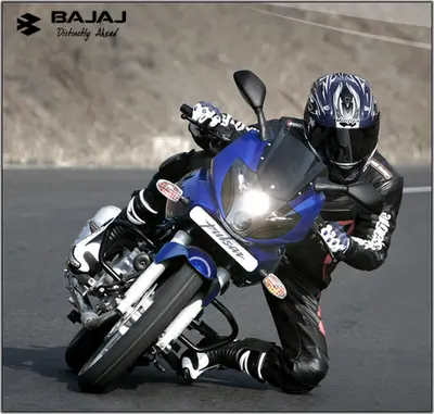 Bajaj_Pulsar_220cc Berkat Pulsar135ls Penjualan Bajaj India meningkat pesat….