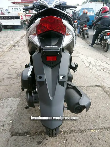 Penasaran gambar detil Honda Vario 125PGM-FI?. Monggo diintip… —