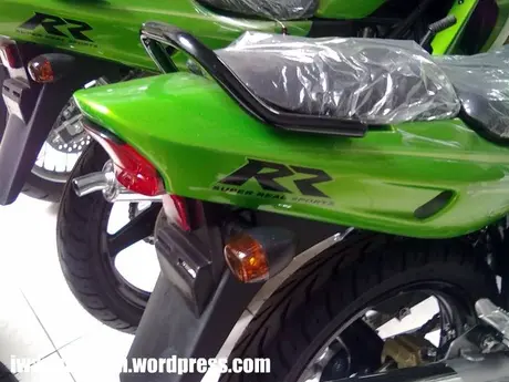 Woro-worooo…Ninja 150rr facelift sudah ada didealer Kawasaki!…